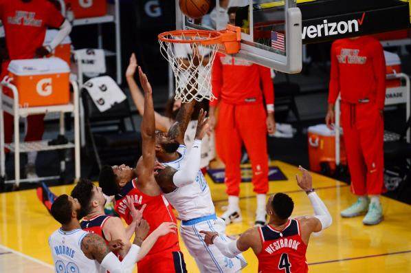 开云体育登录网站入口-出战43分钟手感冰封 詹姆斯:受伤了才会考虑休息